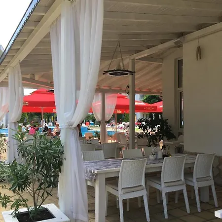 In Nessebar Club ساني بيتش